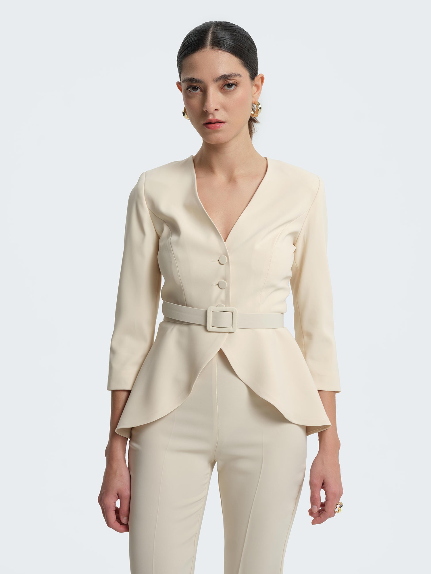 Giacca con cintura e volant