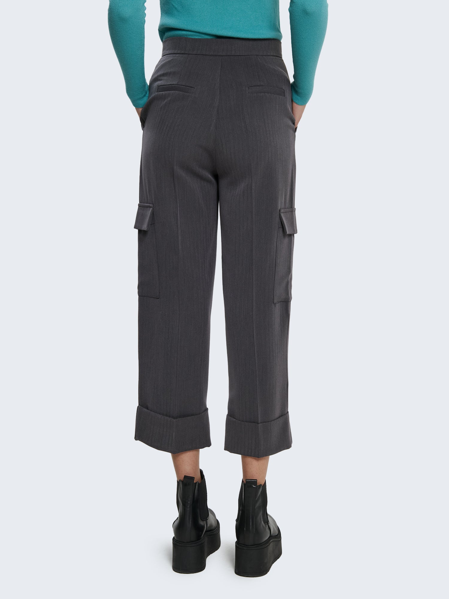 Pantaloni palazzo cropped con tasche cargo