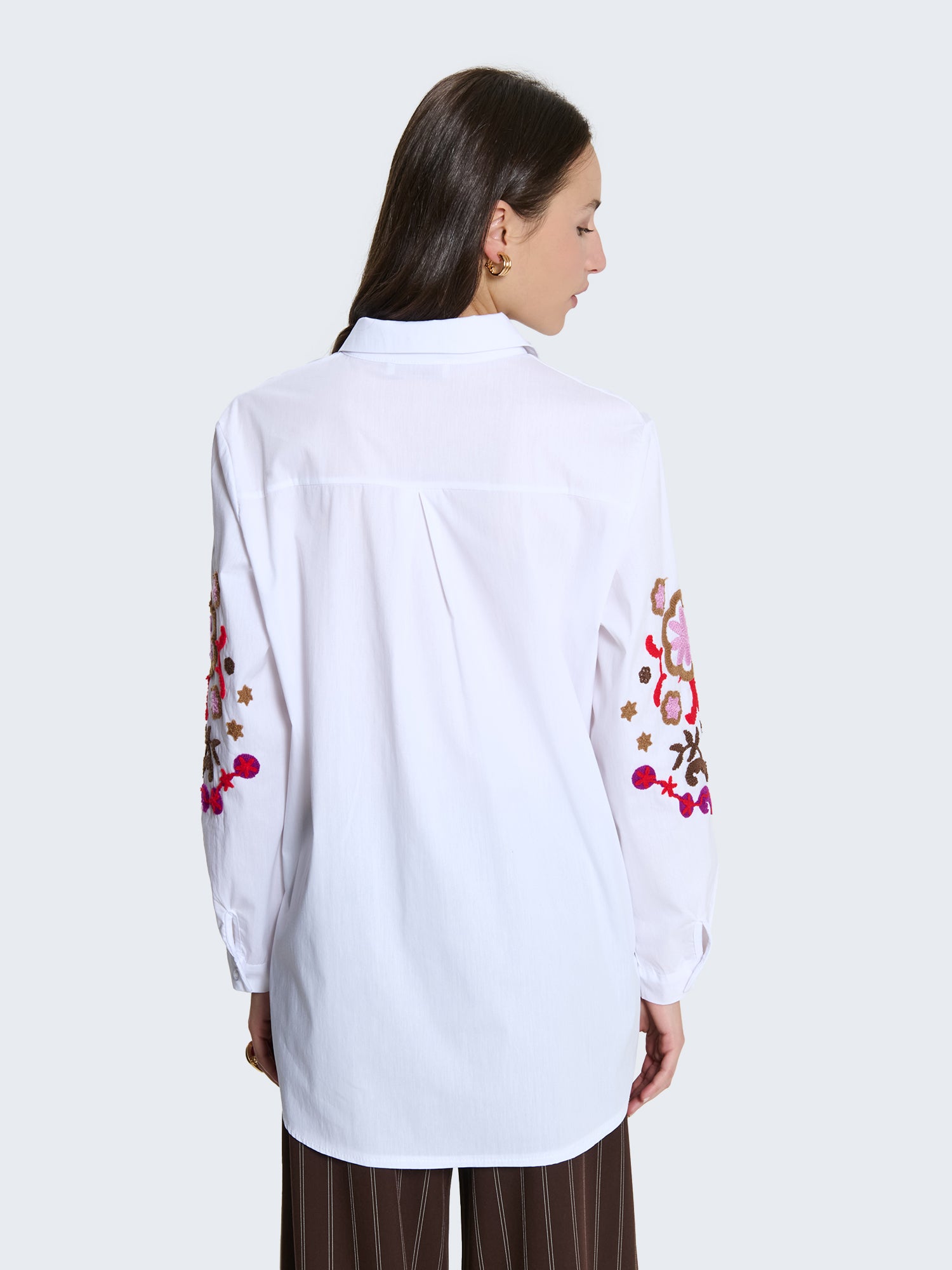 Camicia over con maniche ricamate