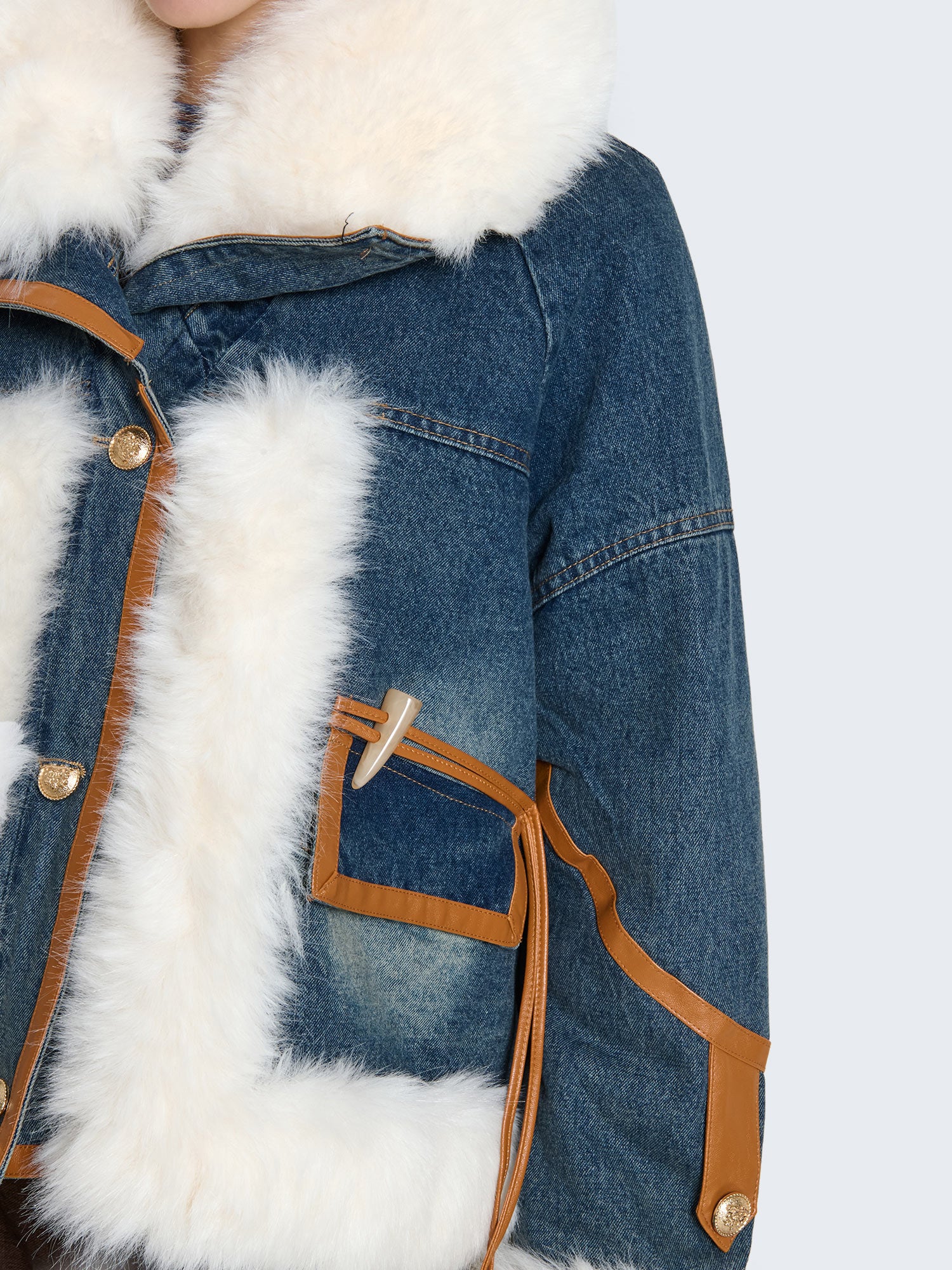 Giacca di jeans con inserti di ecopelliccia