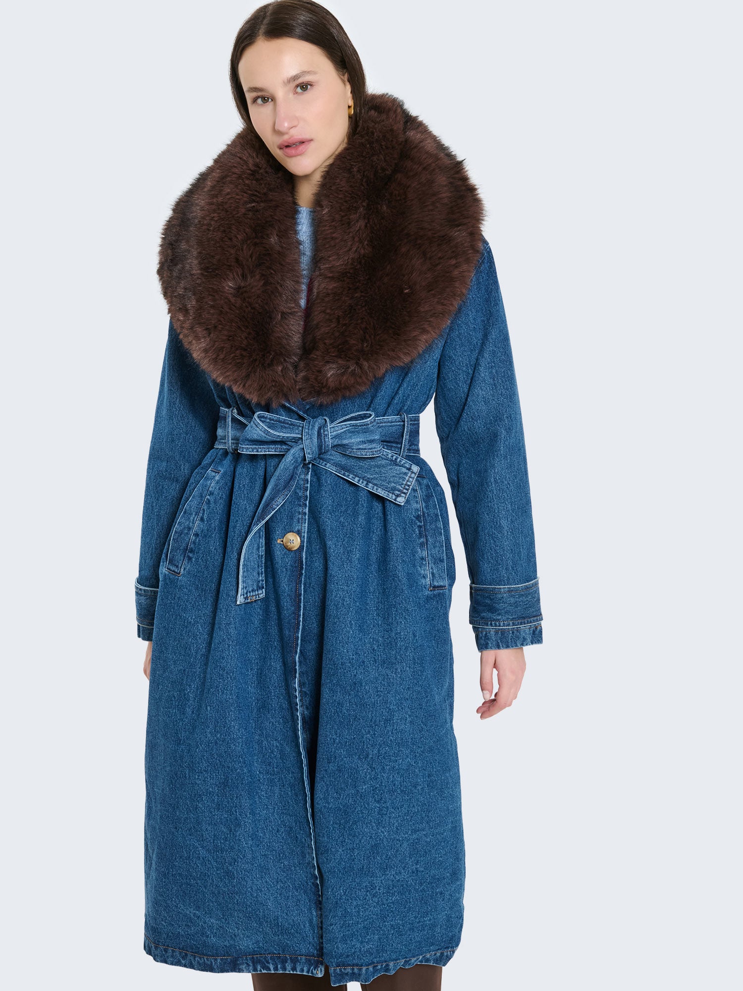 Trench in denim con collo di ecopelliccia