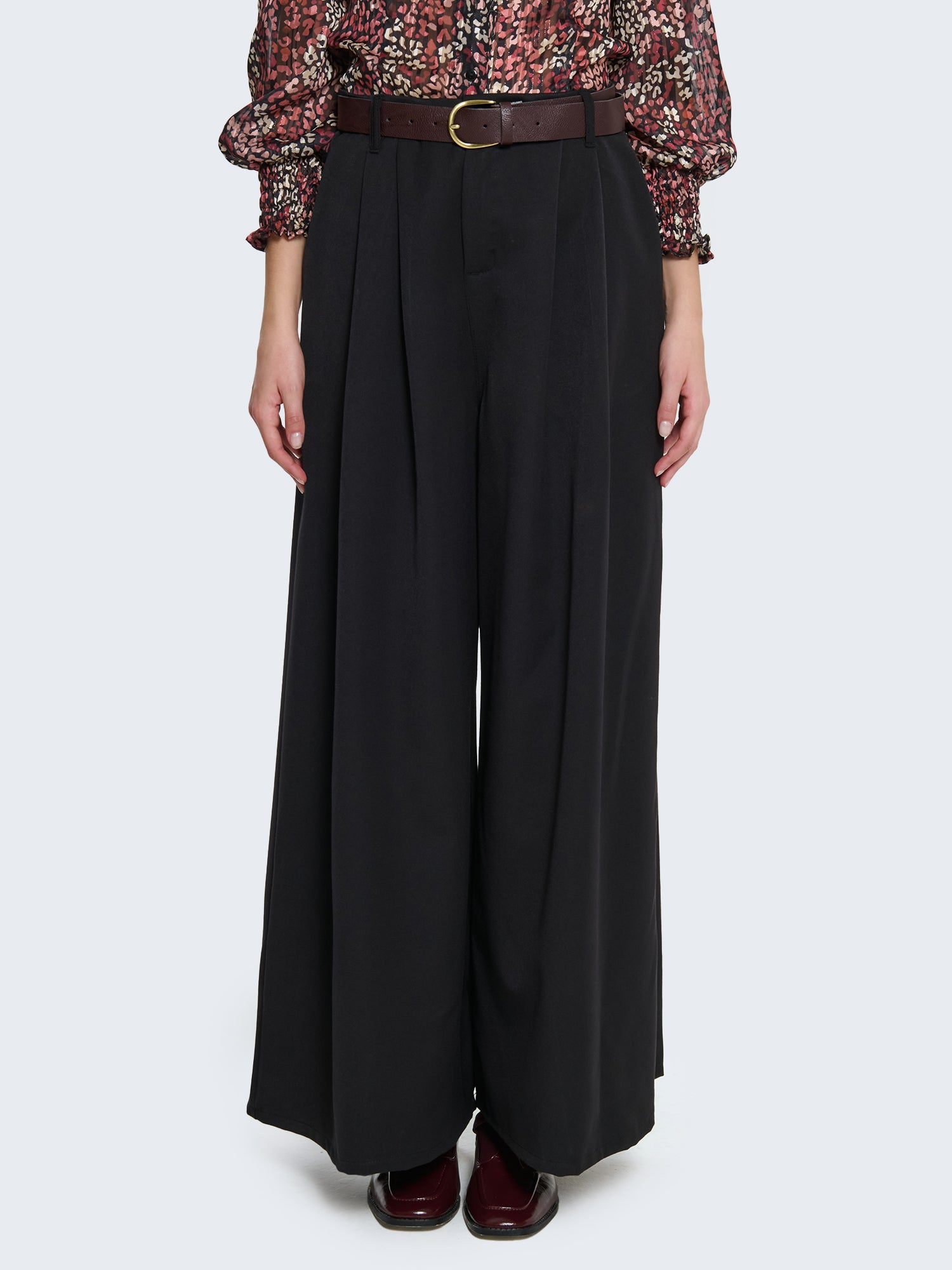 Pantaloni palazzo con cintura