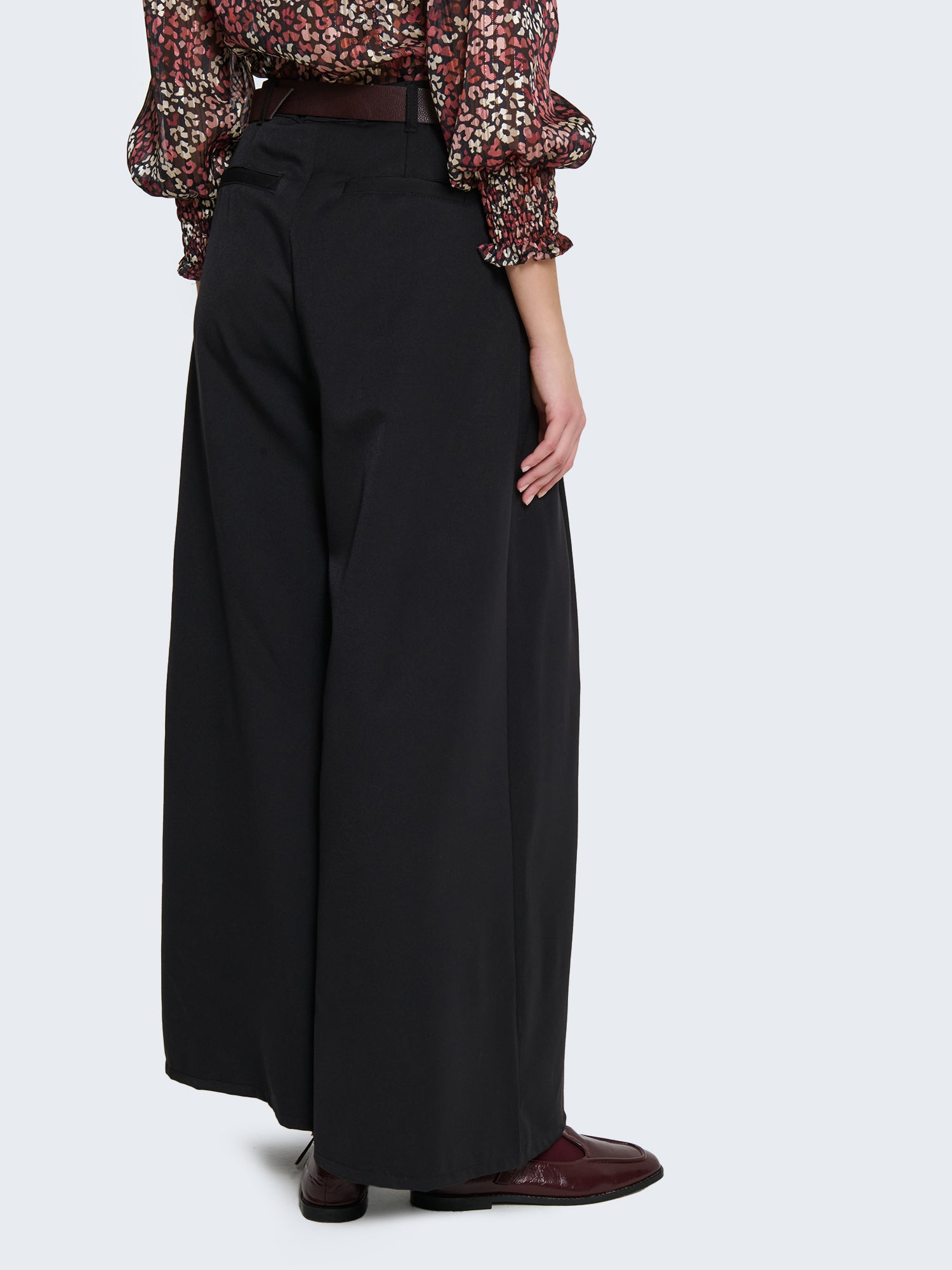 Pantaloni palazzo con cintura