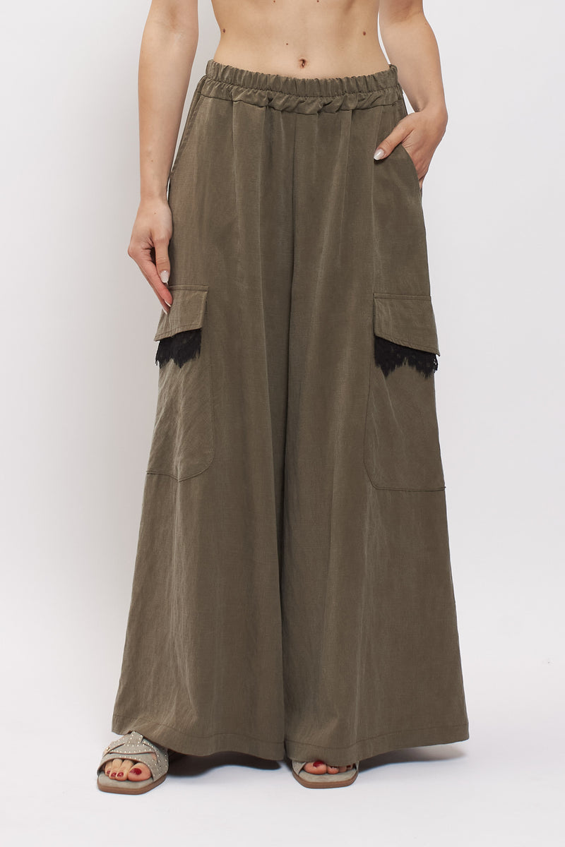 Pantaloni cargo con pizzo