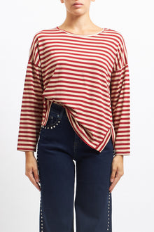 Maglia a righe con spacchi laterali