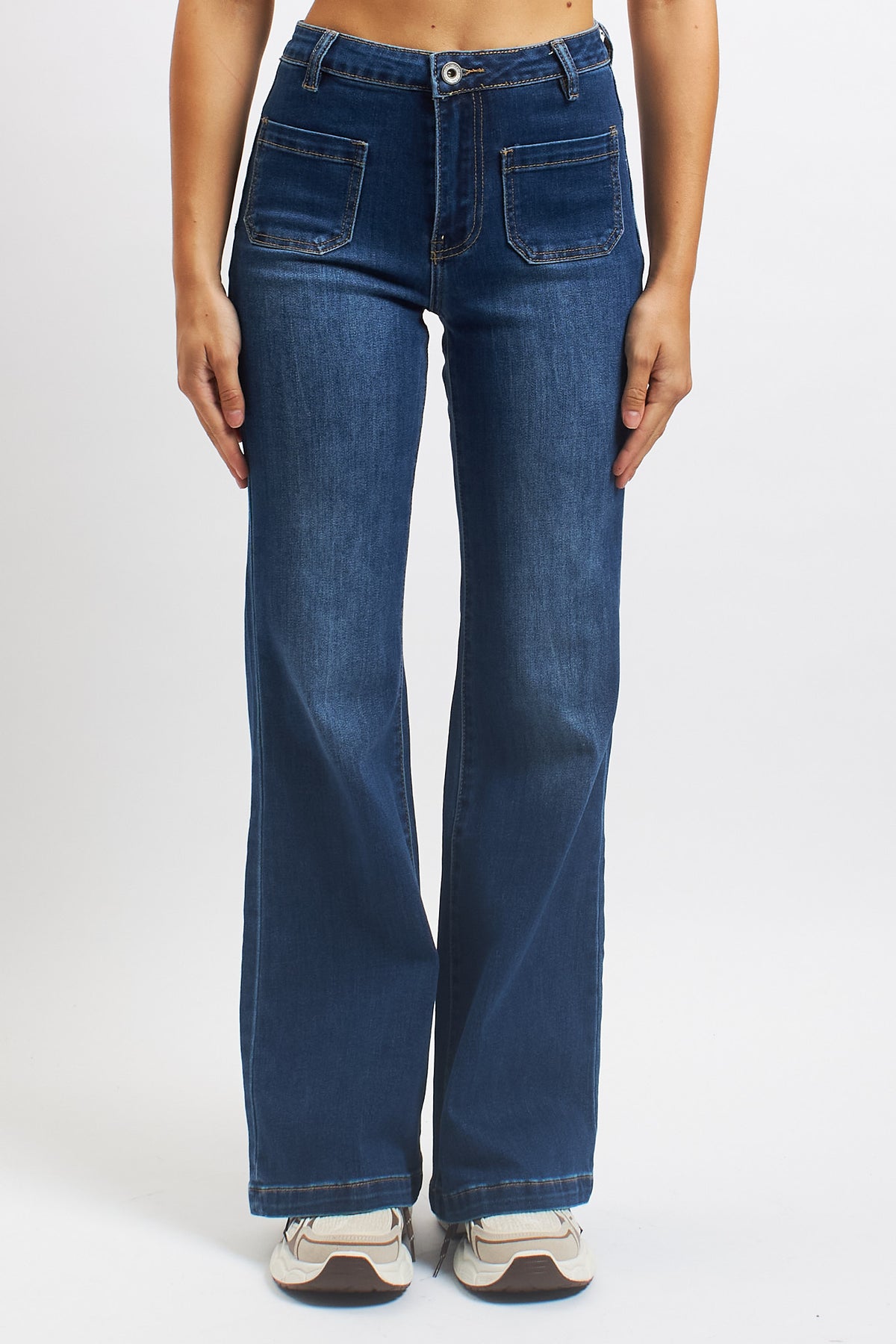 Jeans flare con taschine