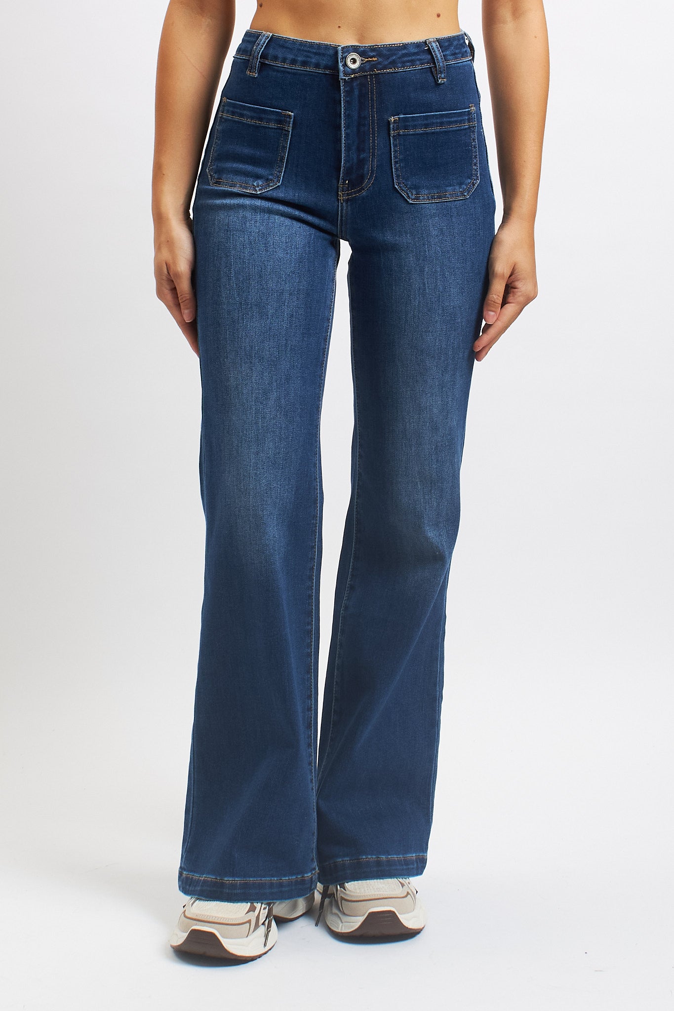 Jeans flare con taschine
