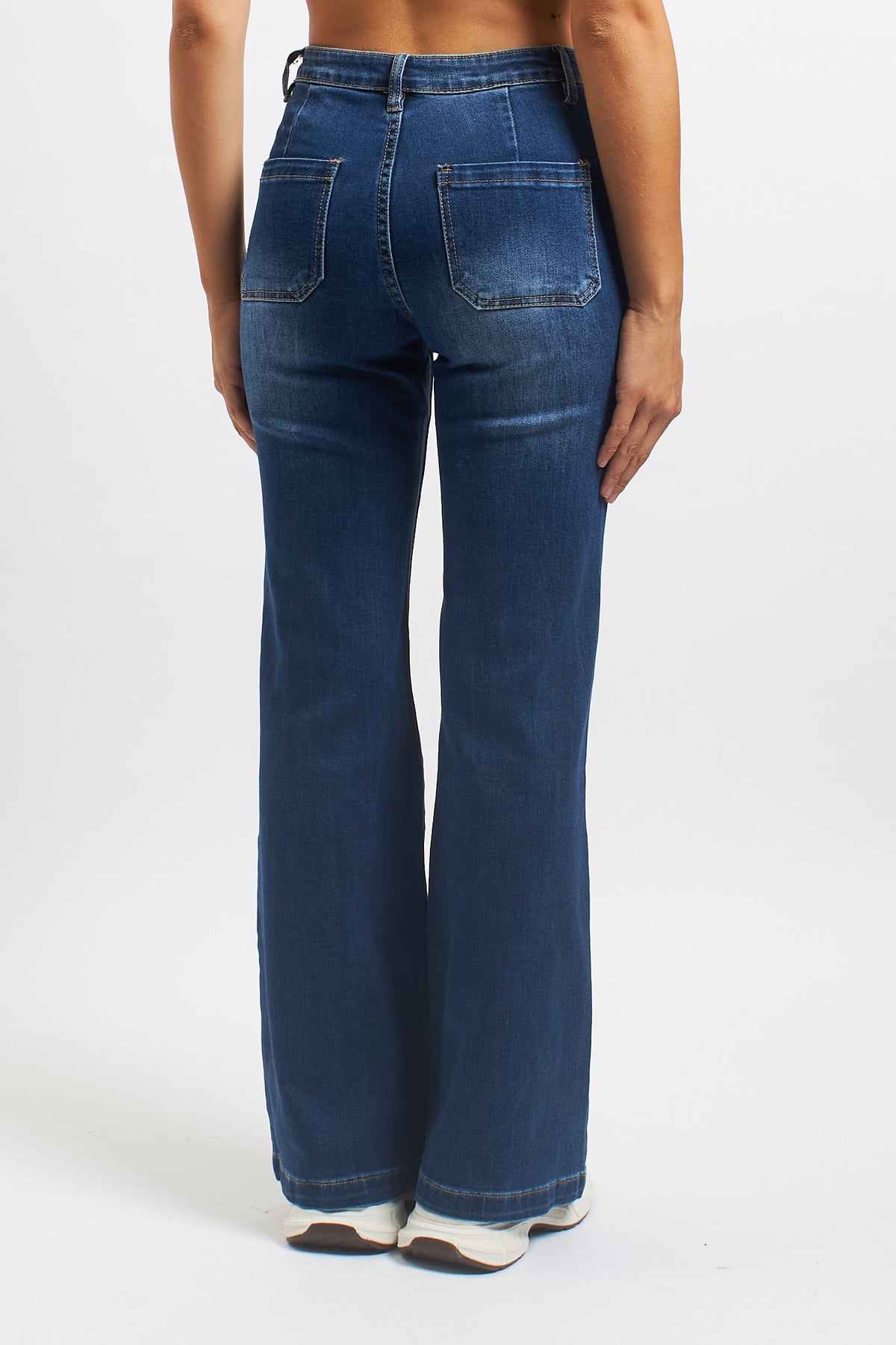 Jeans flare con taschine