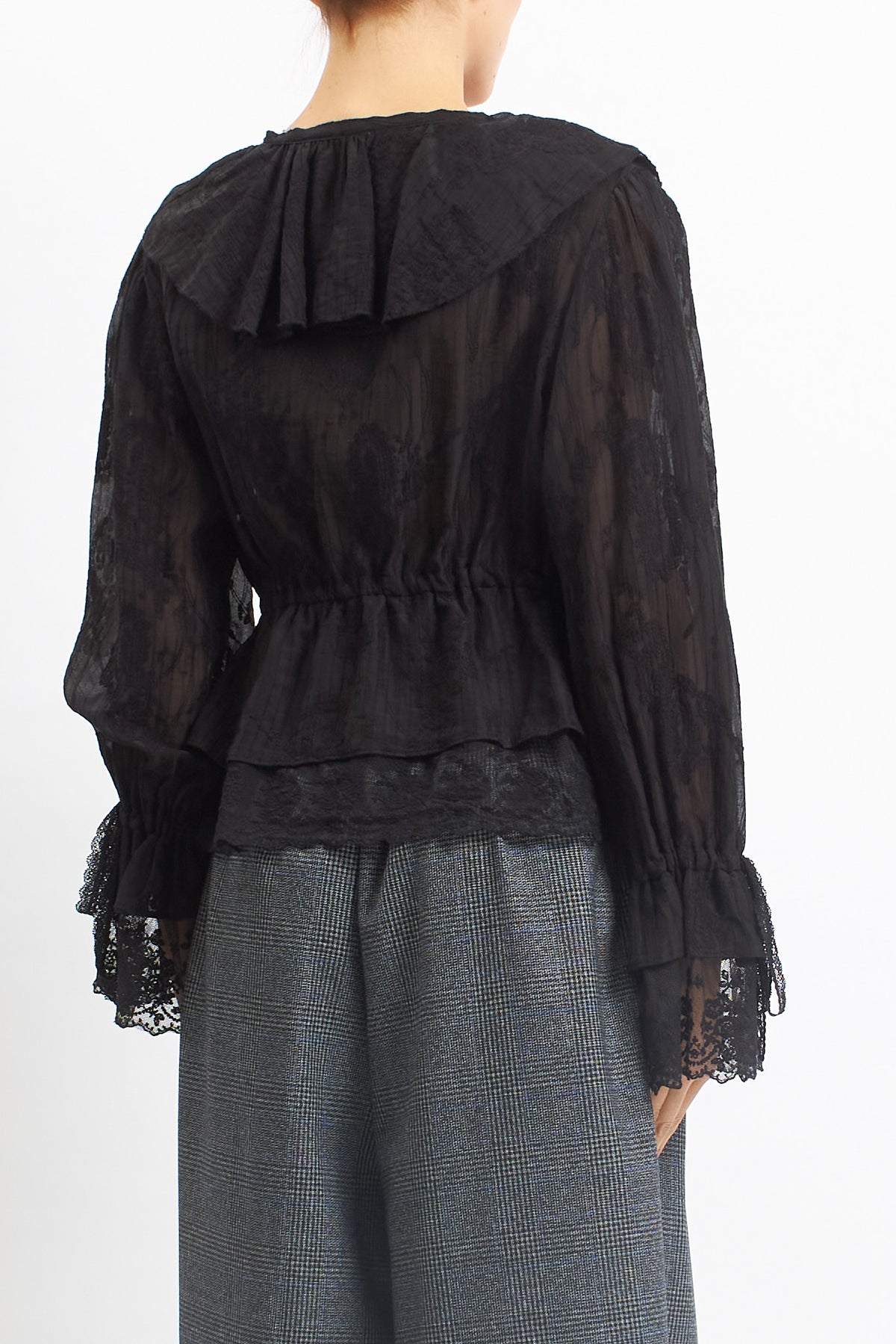 Blusa in pizzo con rouches