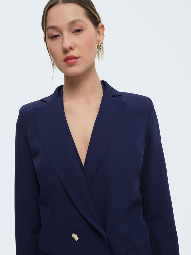 Blazer with double-breasted closure