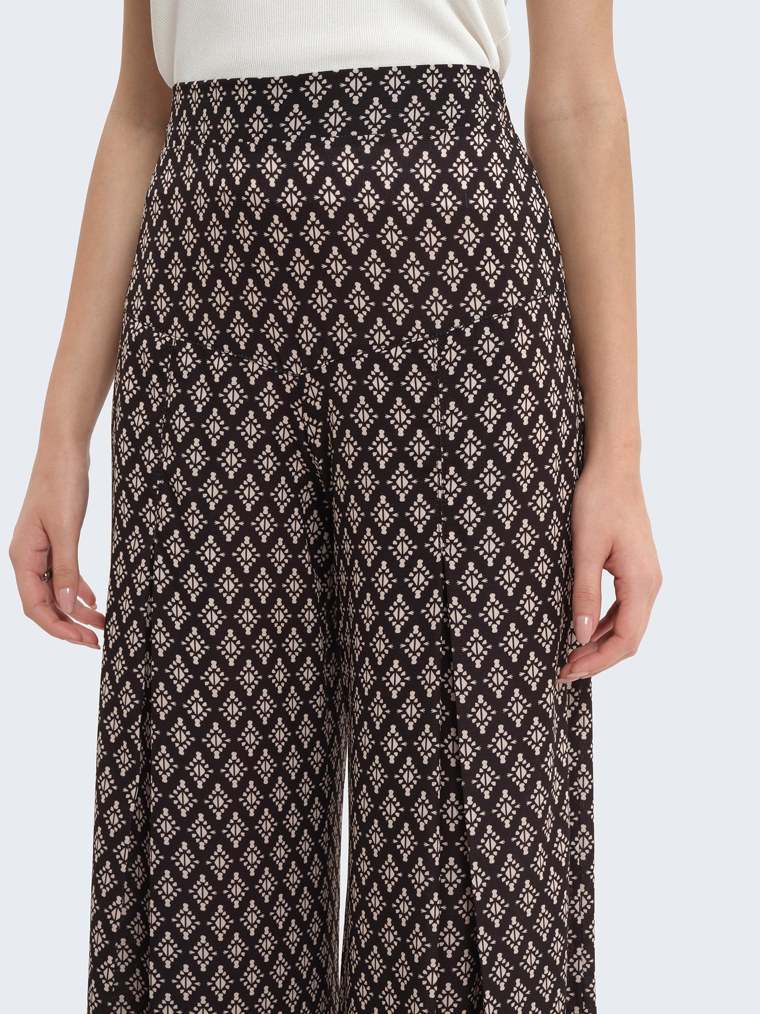 Pantaloni palazzo con fantasia geometrica