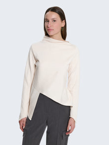 Maglia morbida con taglio asimmetrico
