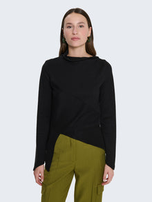 Maglia morbida con taglio asimmetrico