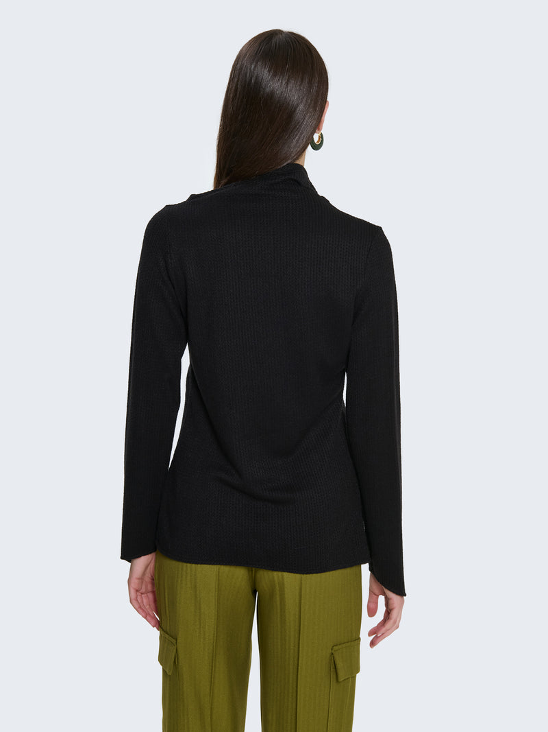 Maglia morbida con taglio asimmetrico