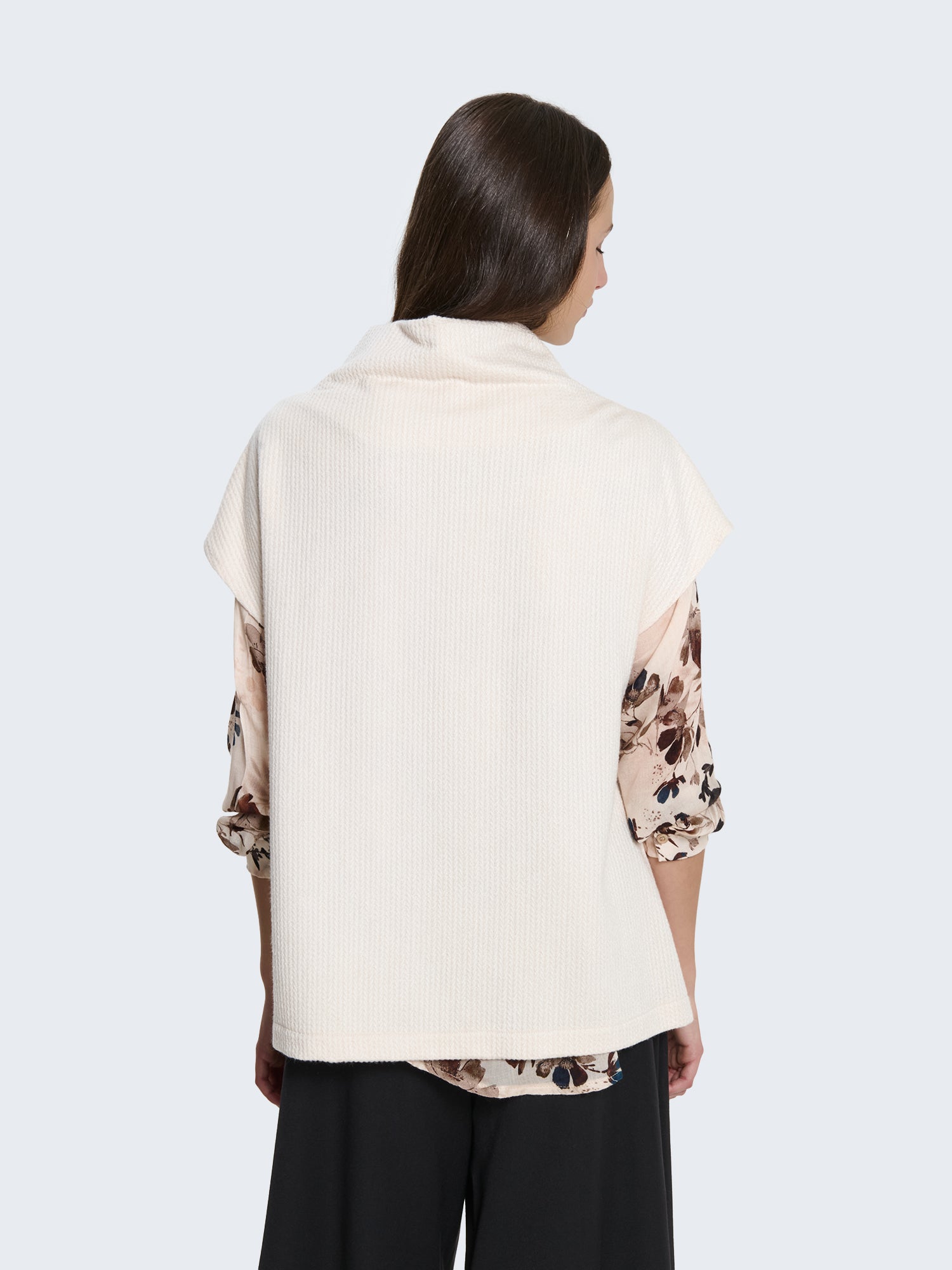 Maglia senza maniche con taglio asimmetrico