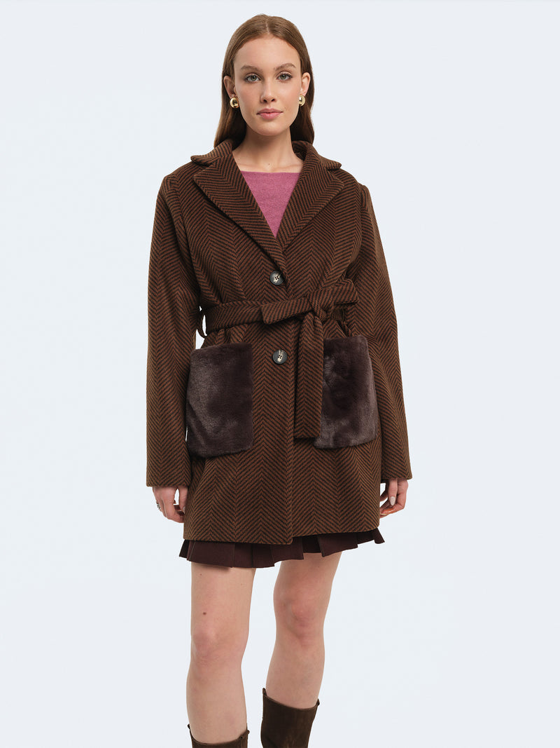 Capotto corto spinato con cintura