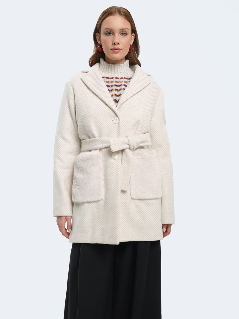 Capotto corto spinato con cintura