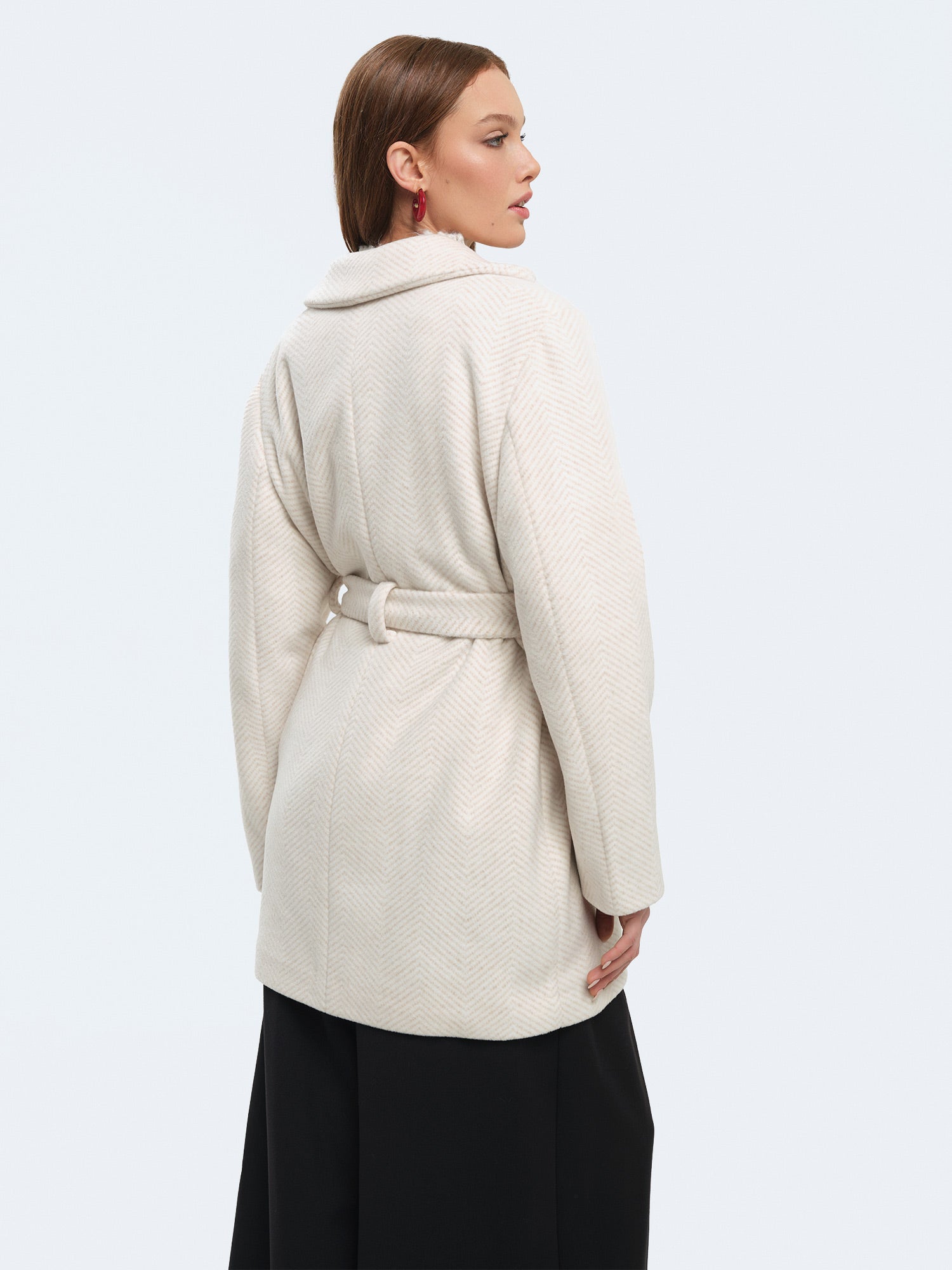 Capotto corto spinato con cintura