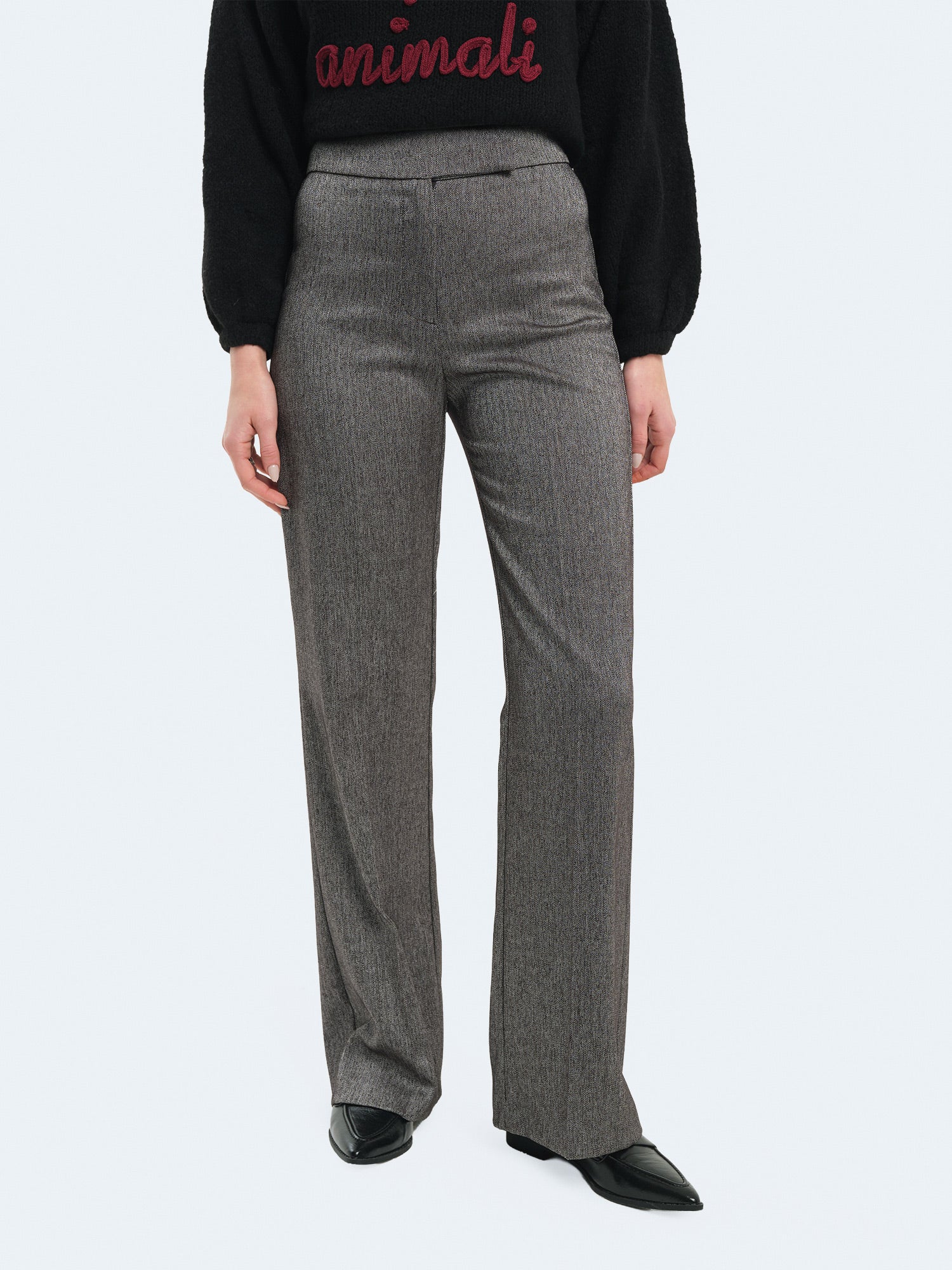 Pantaloni spigati svasati