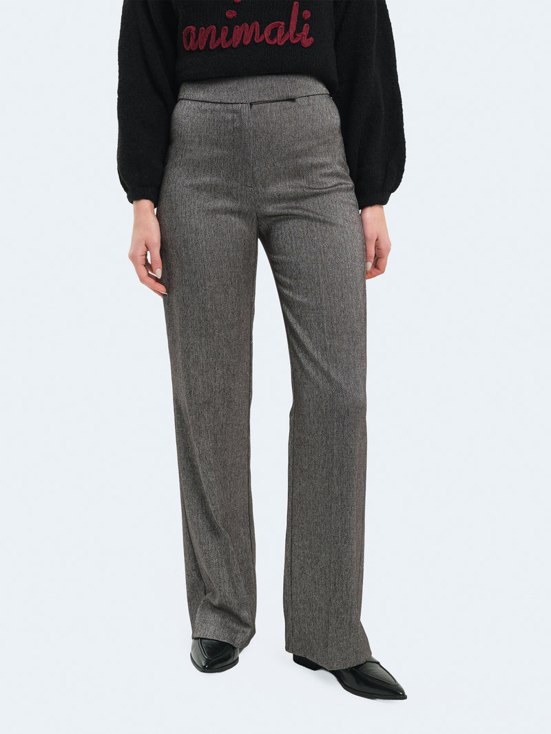 Pantaloni spigati svasati