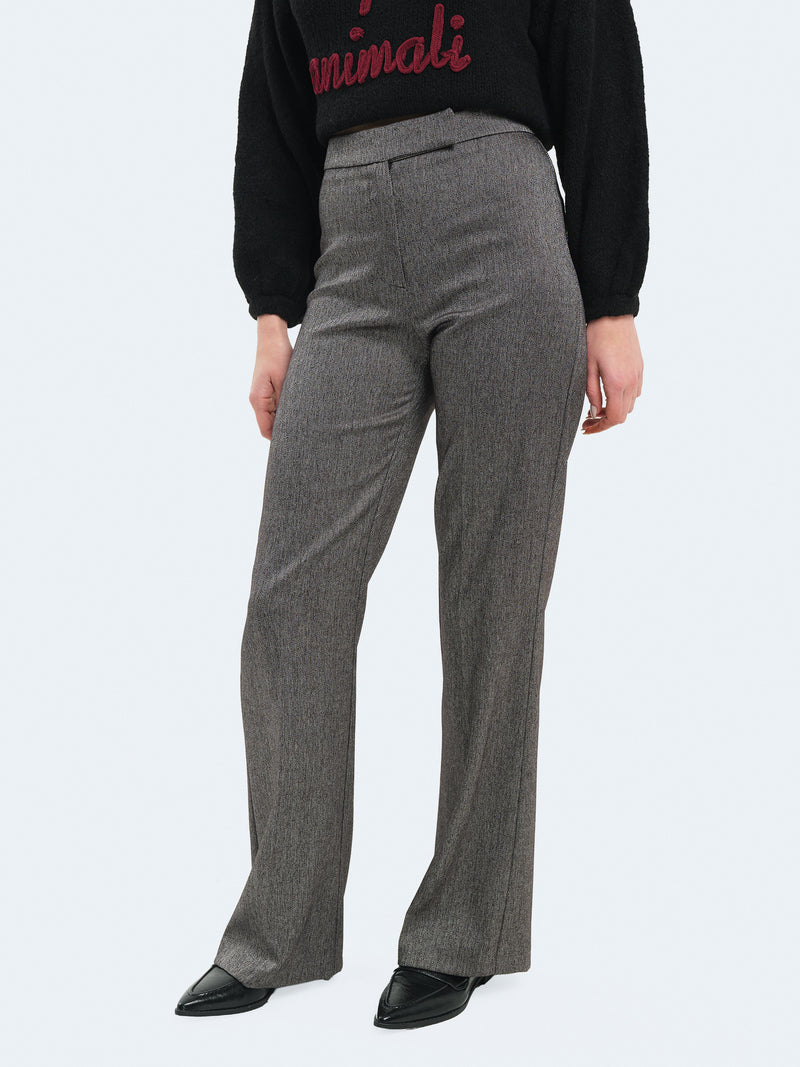 Pantaloni spigati svasati