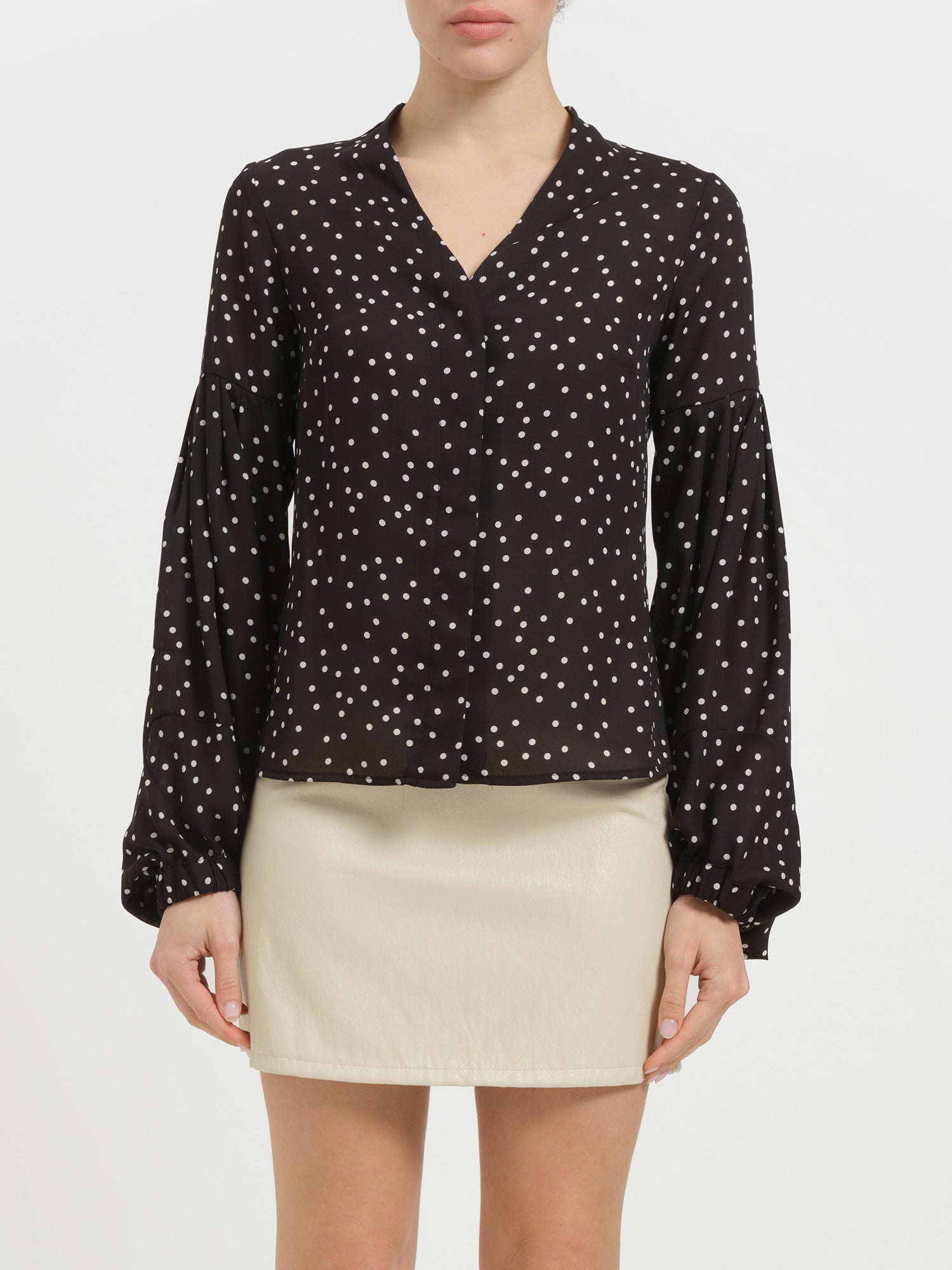 Camicia a pois con maniche a palloncino