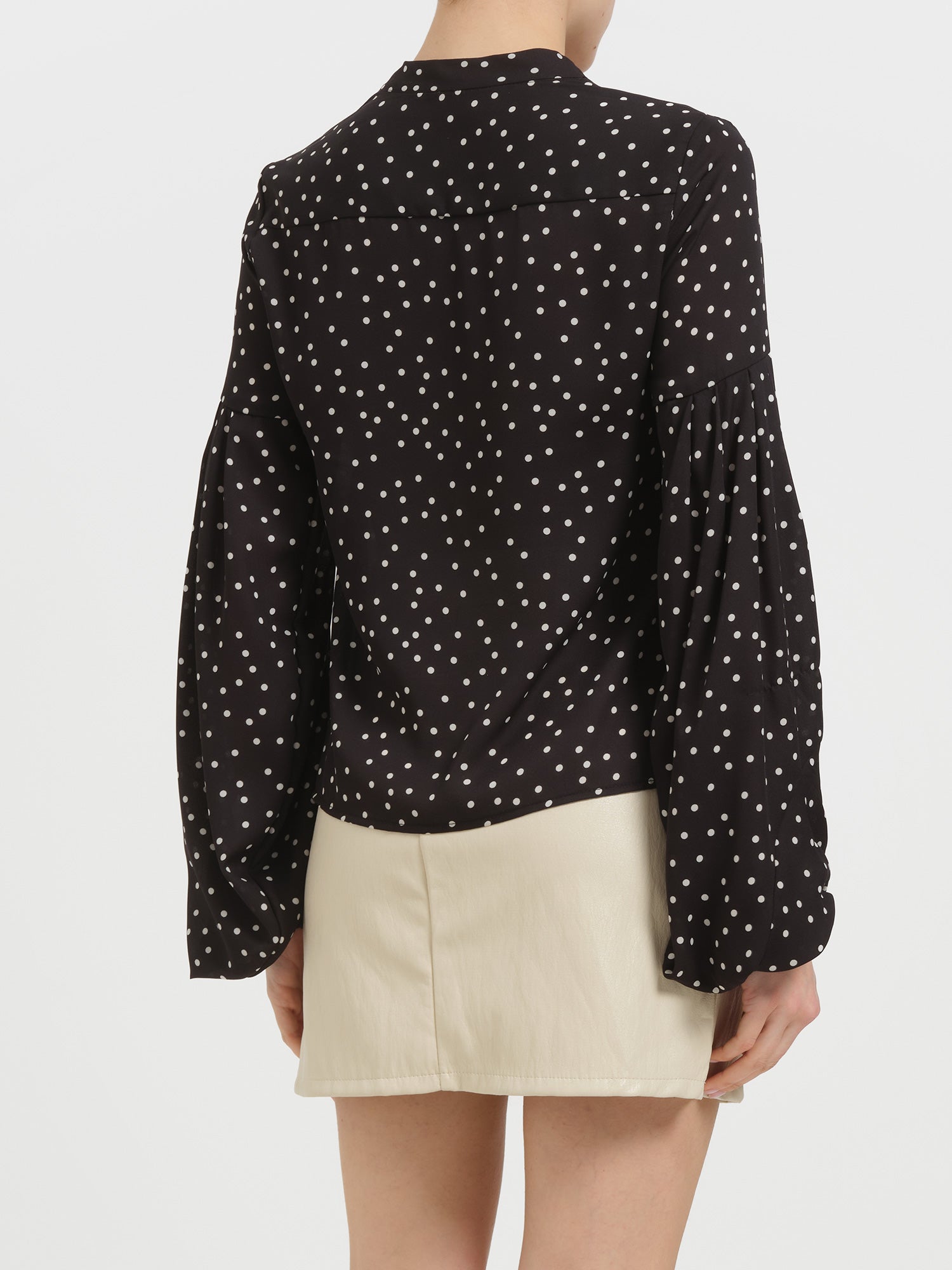 Camicia a pois con maniche a palloncino