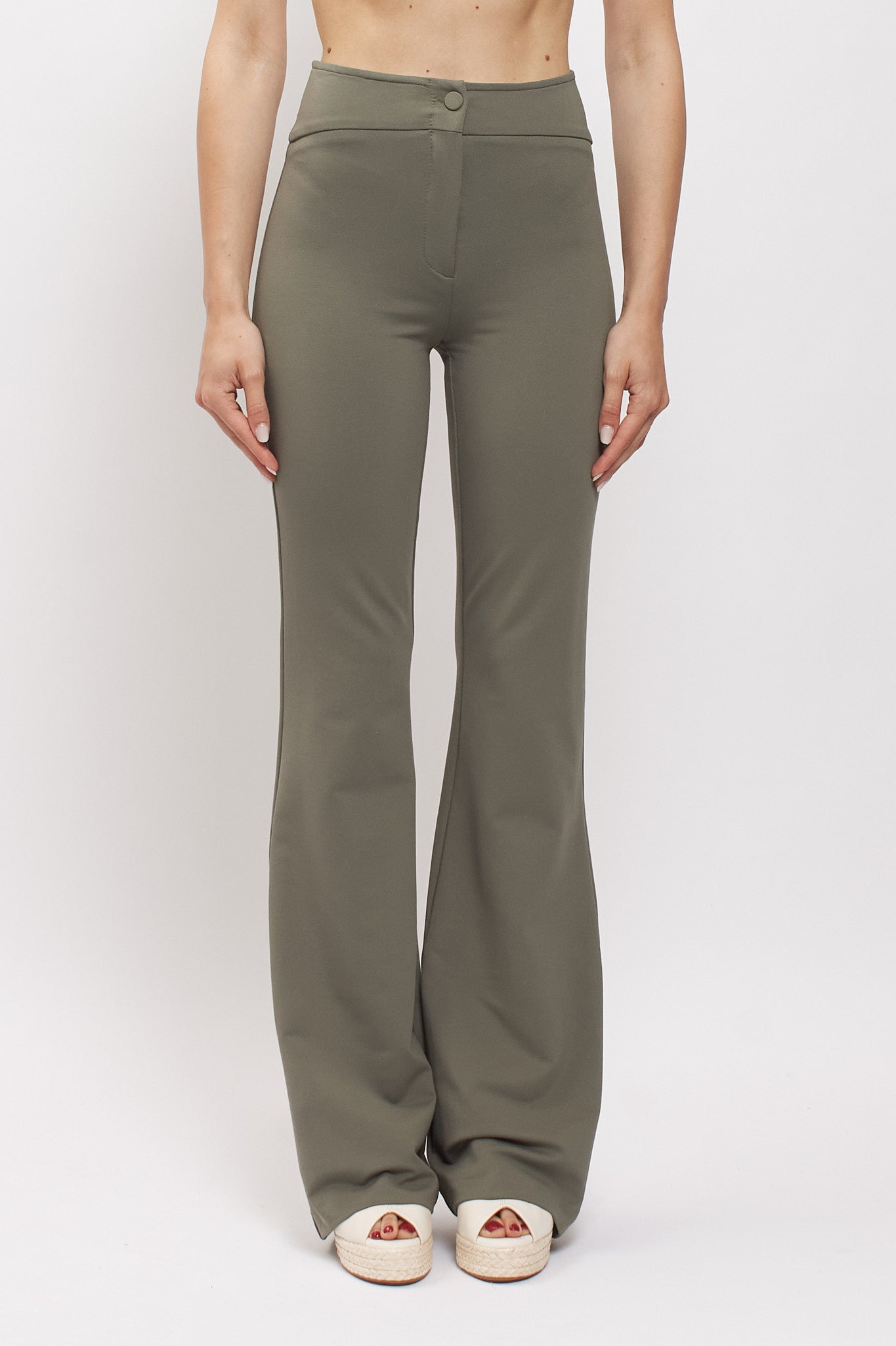 Pantalone Flare con bottone foderato