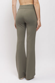 Pantalone Flare con bottone foderato