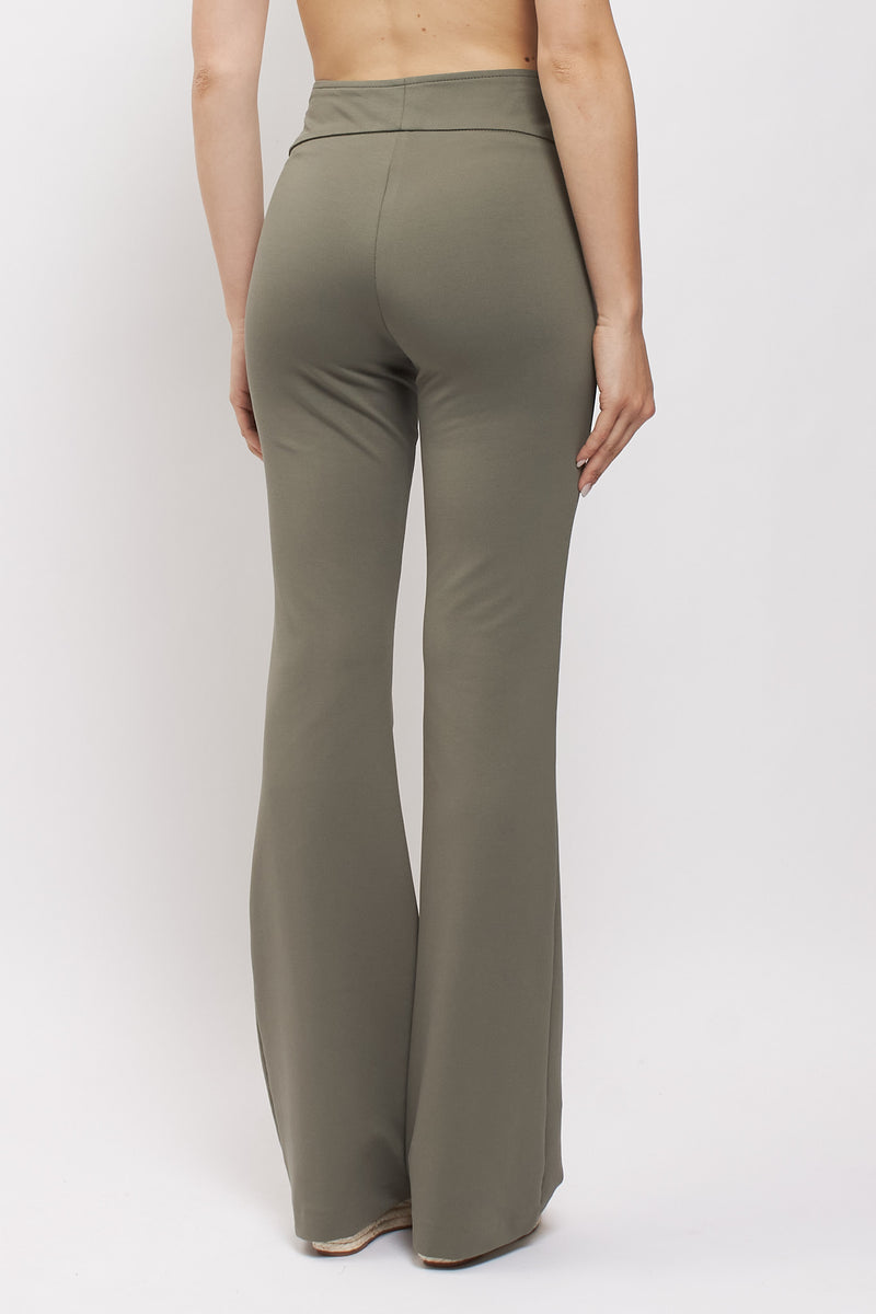 Pantalone Flare con bottone foderato