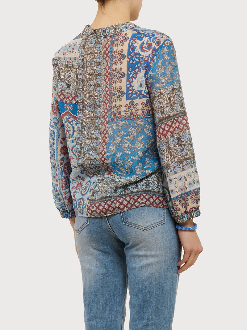 Blusa a serafino con fantasia patchwork