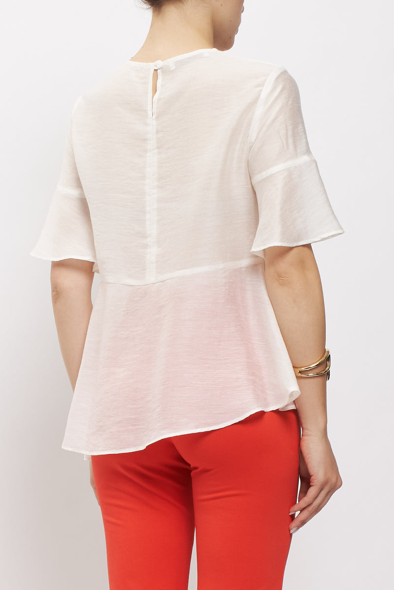 Blusa con tagli