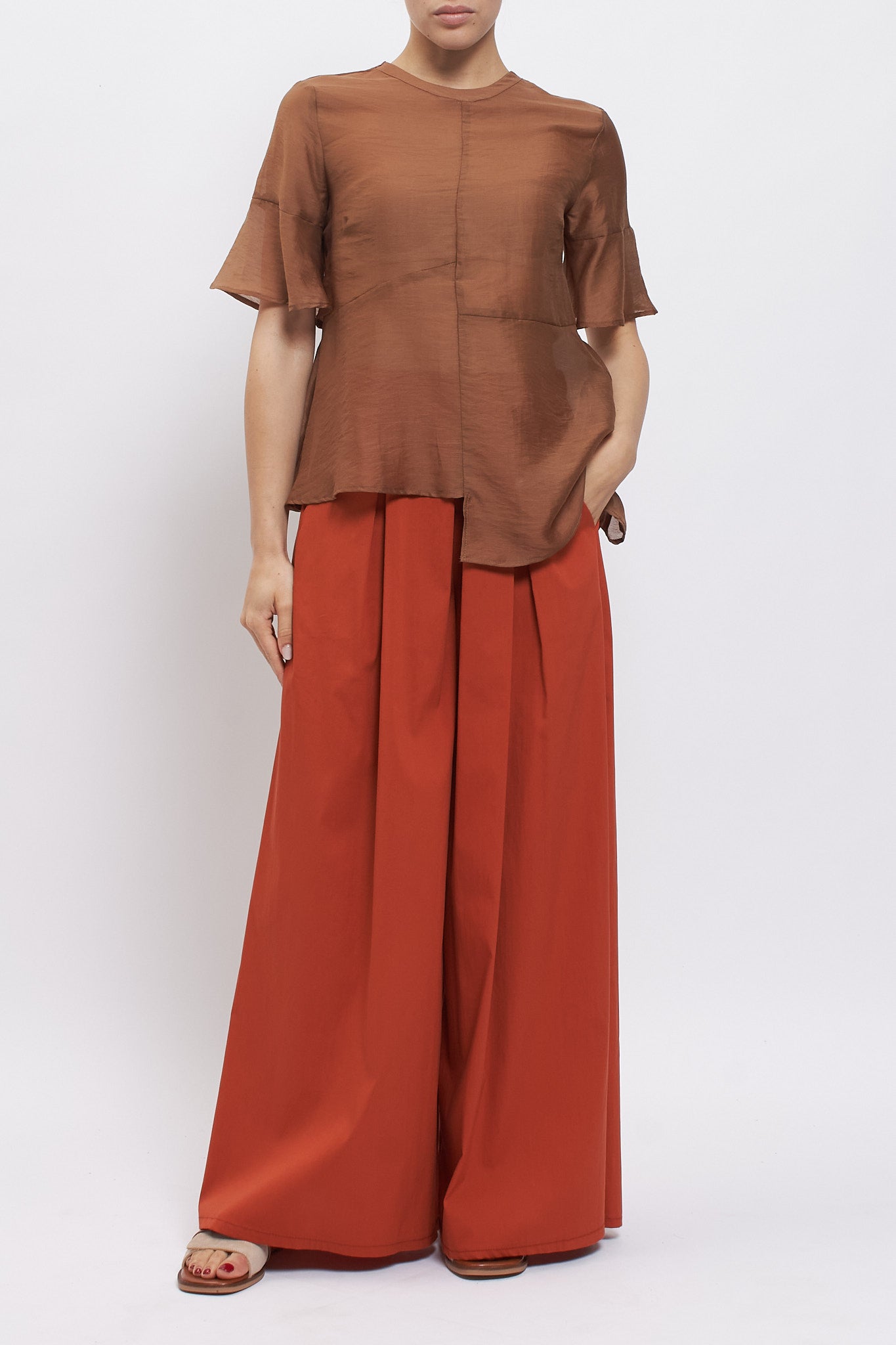 Blusa con tagli