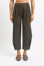 Pantalone barrel con bottoni