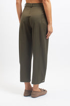 Pantalone barrel con bottoni