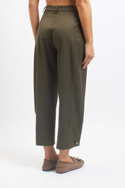 Barrel trousers with buttons