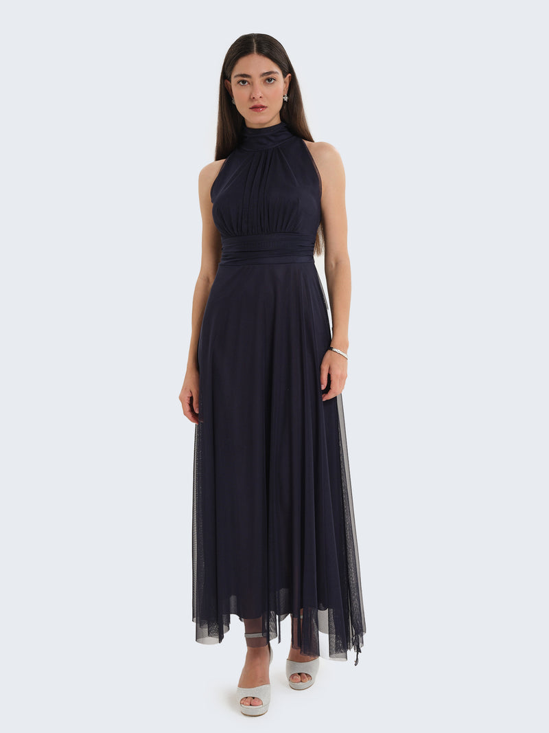 Abito in tulle con scollo all'americana