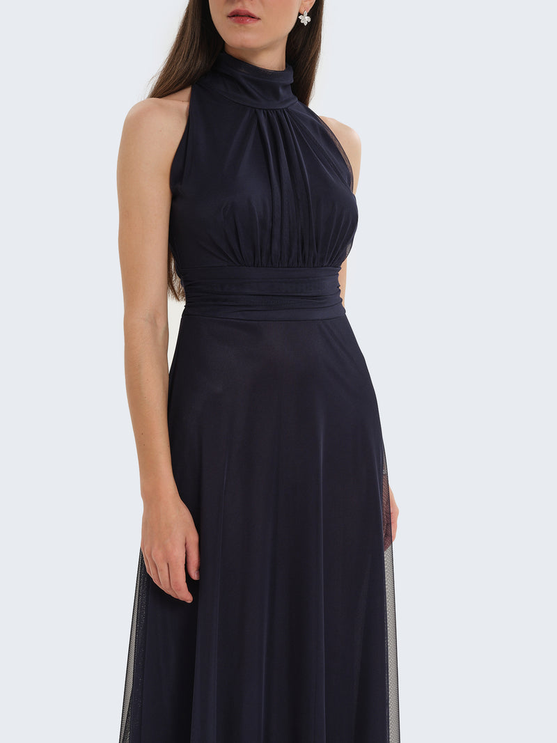 Abito in tulle con scollo all'americana