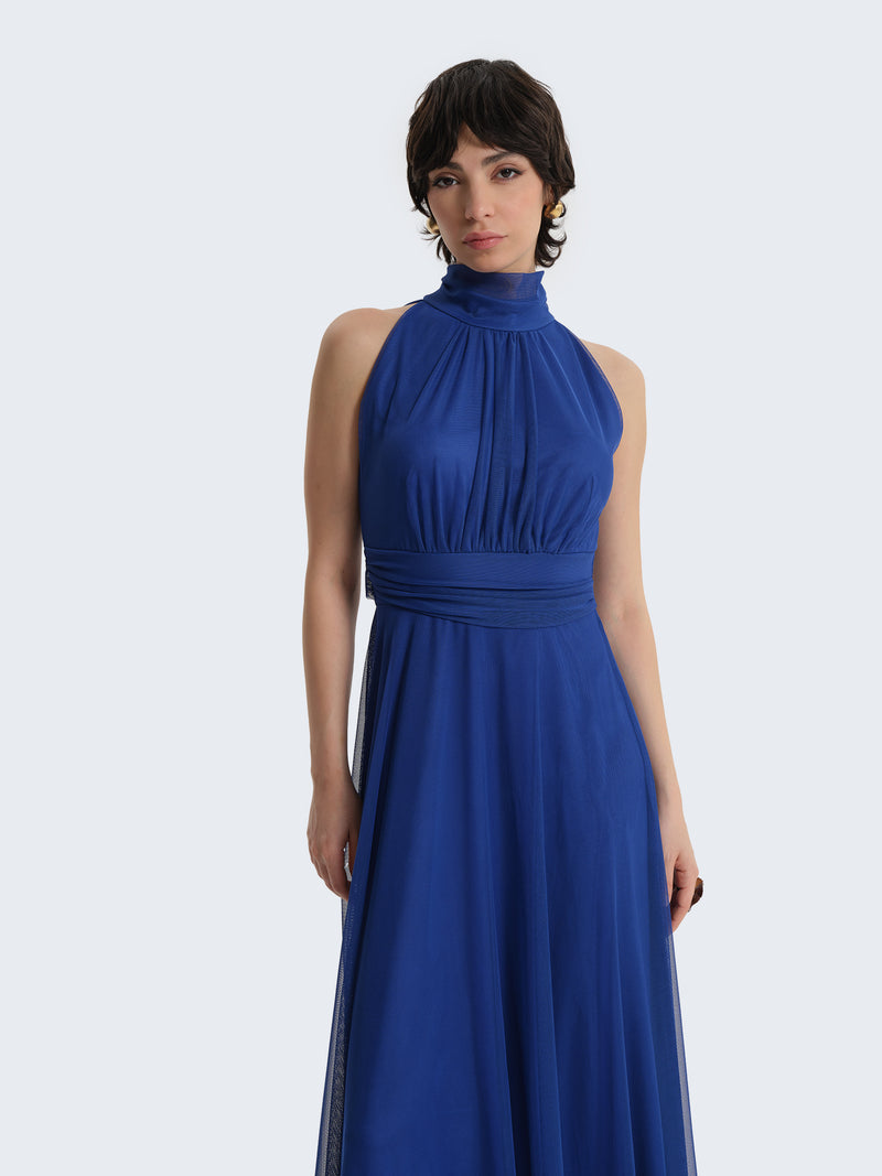 Abito in tulle con scollo all'americana
