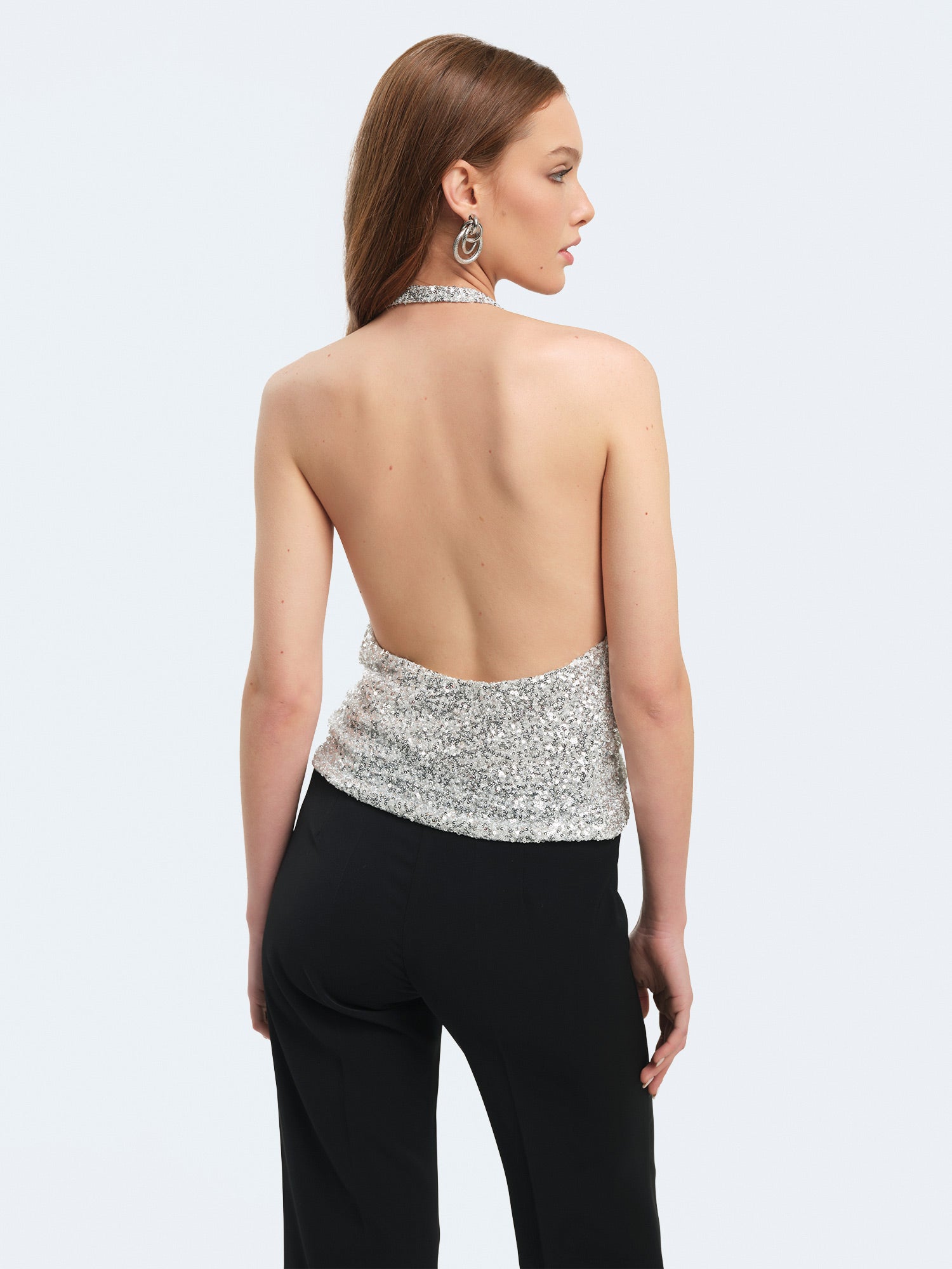 Top scollato in paillettes