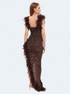 Abito lungo asimmetrico con piume e paillettes