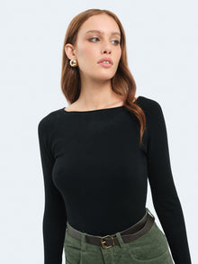 Maglia con scollo a barca