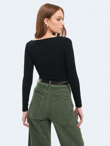 Maglia con scollo a barca