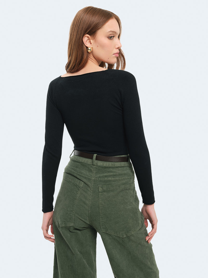 Maglia con scollo a barca