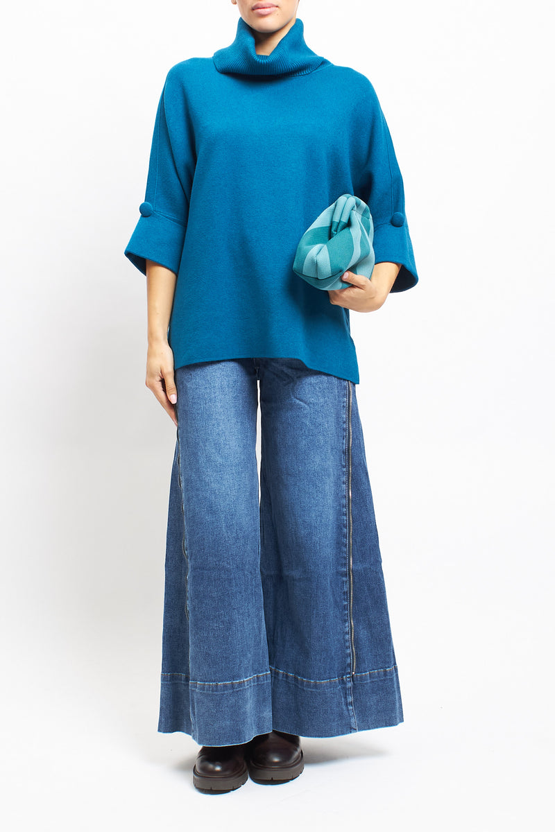 Maglia con collo alto a costine e manica con risvolto