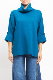 Maglia con collo alto a costine e manica con risvolto