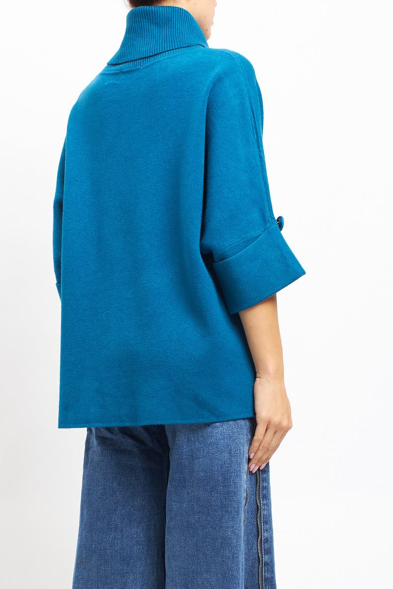 Maglia con collo alto a costine e manica con risvolto