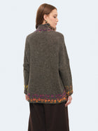Maglione con inserti multicolore