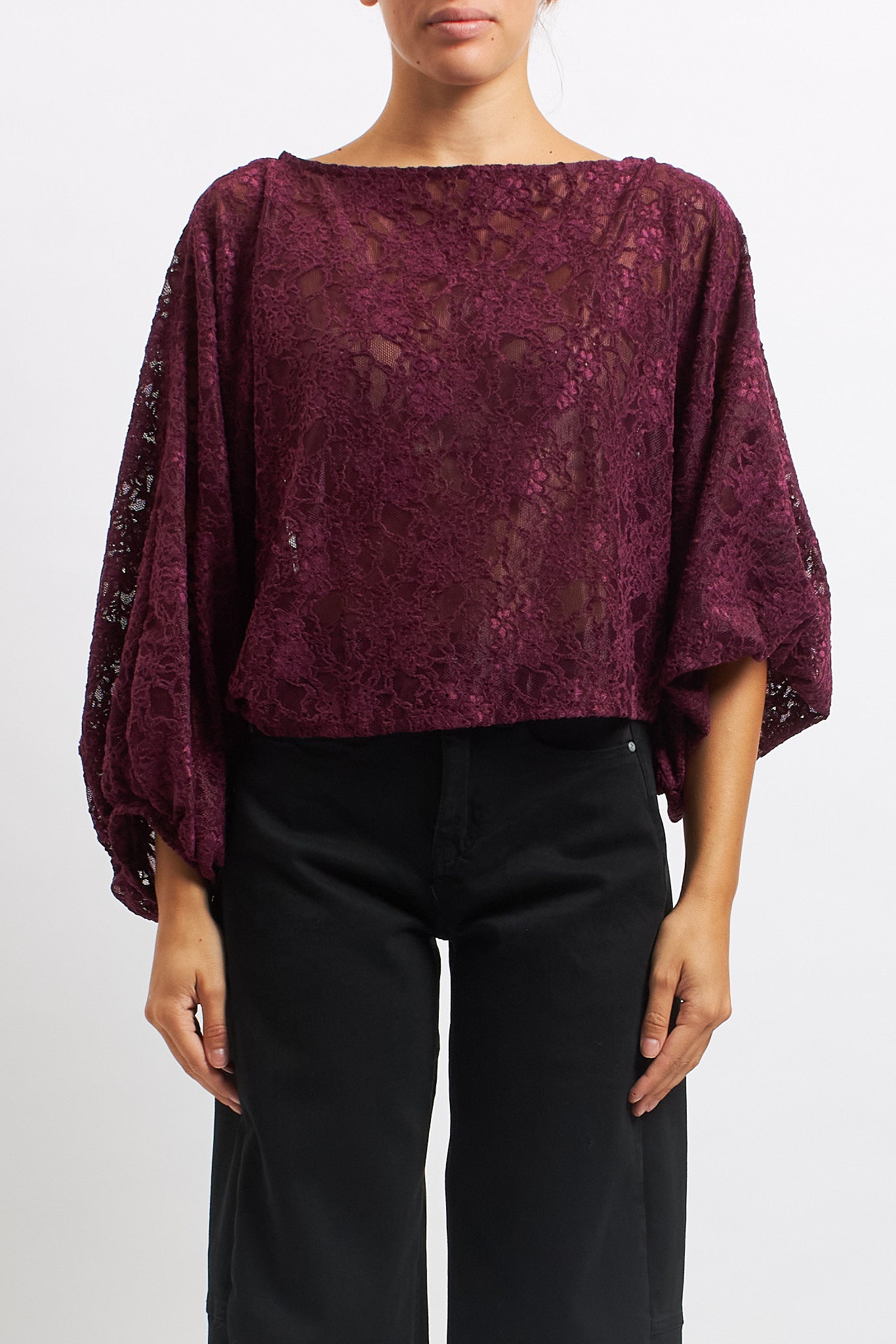 Blusa in pizzo con manica a palloncino