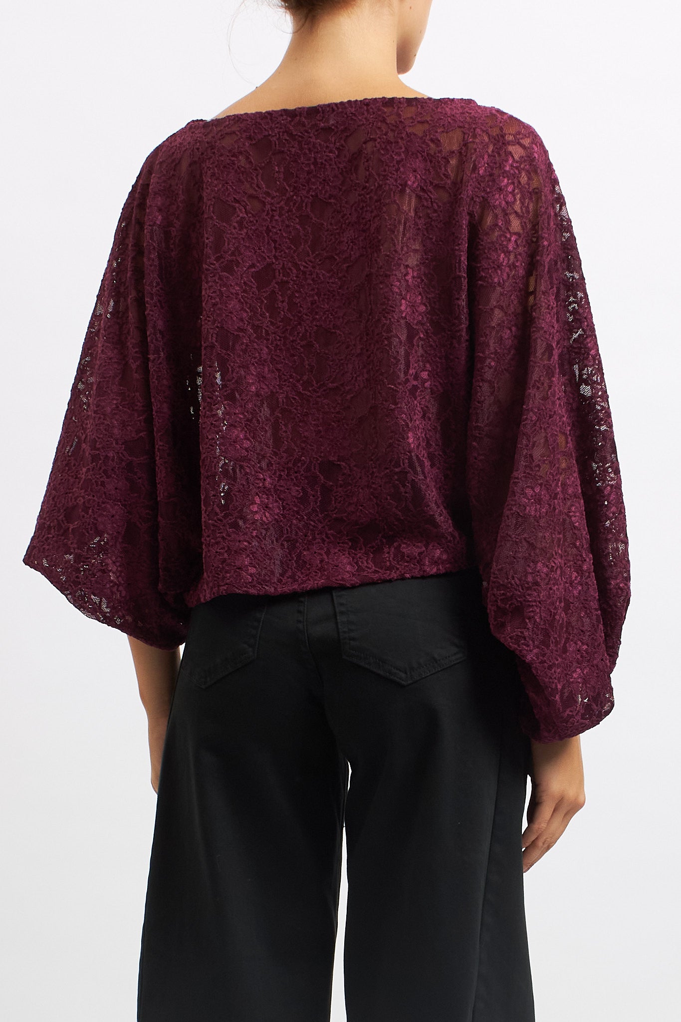 Blusa in pizzo con manica a palloncino